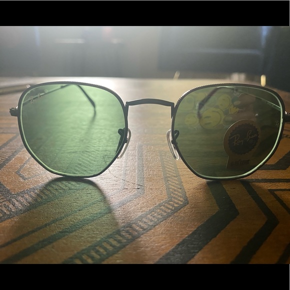 Authentic Ray-Ban Sunglasses. Never Worn. main image 4
